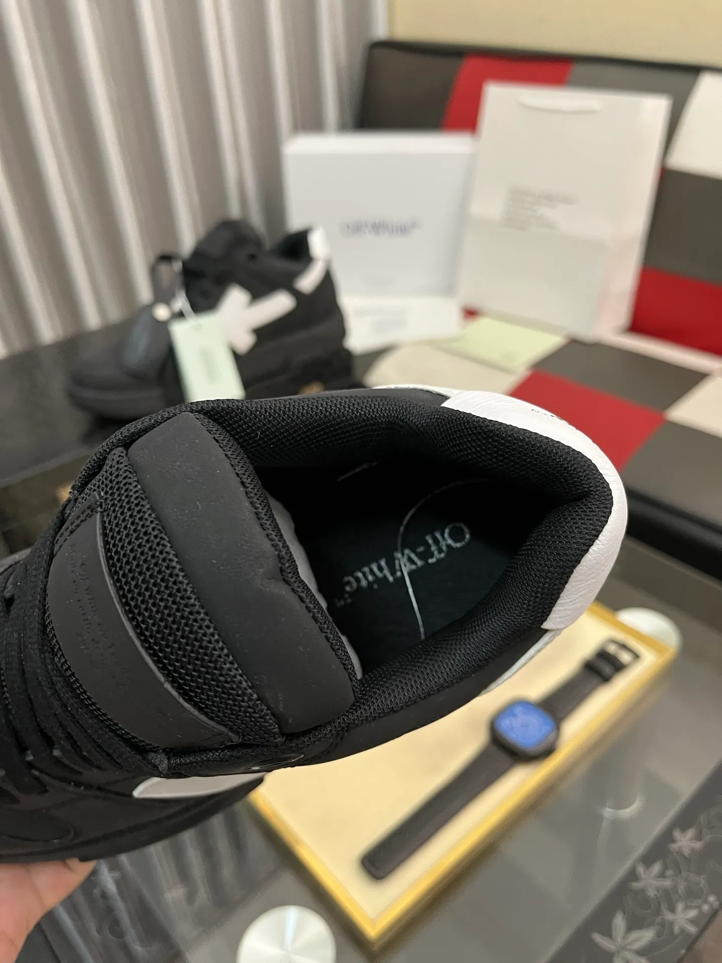 Men's shoes 💰600⌚️⌚️ OFF-White C/O VirGil Abloh fashionable and versatile casual shoes. Exclusive first release of the new model. Made of environmentally friendly cowhide leather and mesh fabric upper material. The insole is embedded with foam cushioning EVA material. The correct midsole is equipped with EVA lightweight cushioning. External tooth nail rubber outsole. The correct accessories can be customized simultaneously. Women's model: 35-40 Men's model: 39-45